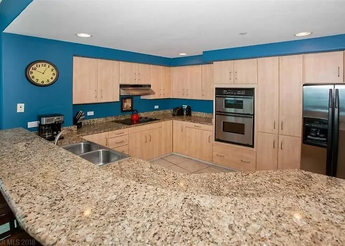 Island Tower 25th Floor Corner - Amazing Views! Apartment *