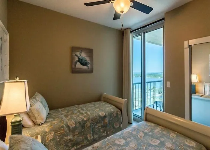 Island Tower 25th Floor Corner - Amazing Views! *